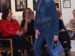 Fashion Show in der Contemplor Galerie Wien am 16. 03. 2024